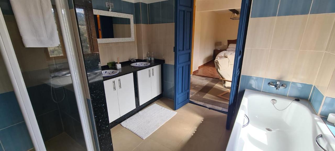 Casa El Castano Bed & Breakfast Мартос Екстериор снимка